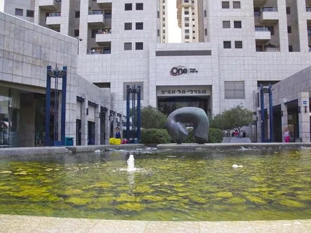 Tel Aviv Towers Apartments - Image 1