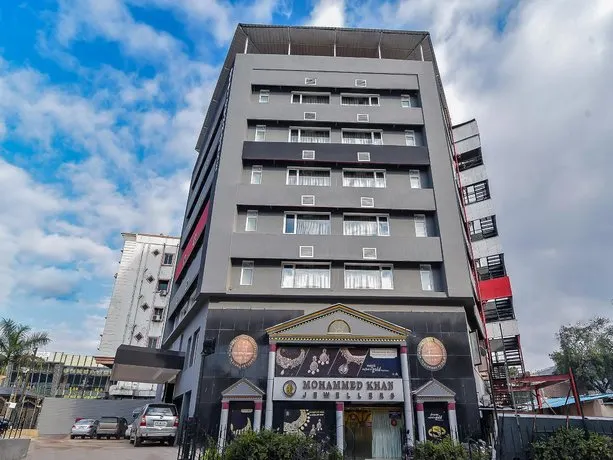 OYO Townhouse 074 Nampally - Image 1