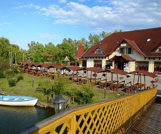 Fuzfa Hotel es Pihenopark - Image 1