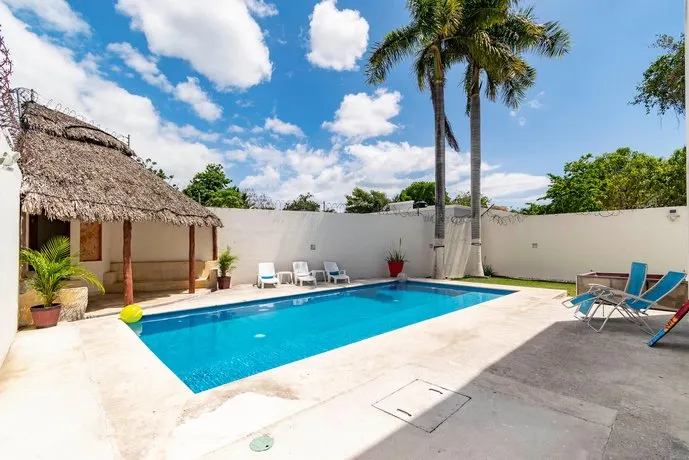 Two Palms Hotel - Image 1