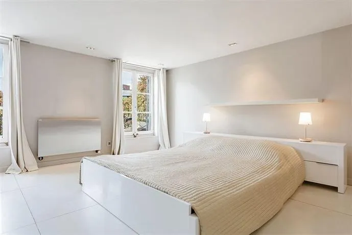 Champs Elysees Area Private Apartment - Image 1