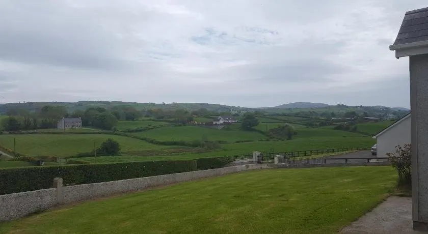 Holly Cottage Mayobridge - Image 1