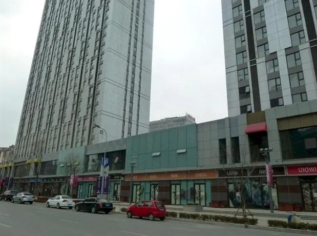 Good Hotel - Image 1
