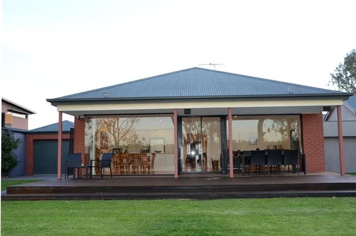 ARRIVA HOLIDAY HOUSE - BUNDALONG - Image 1