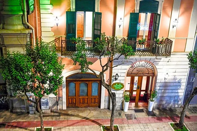 Hotel City - Image 1