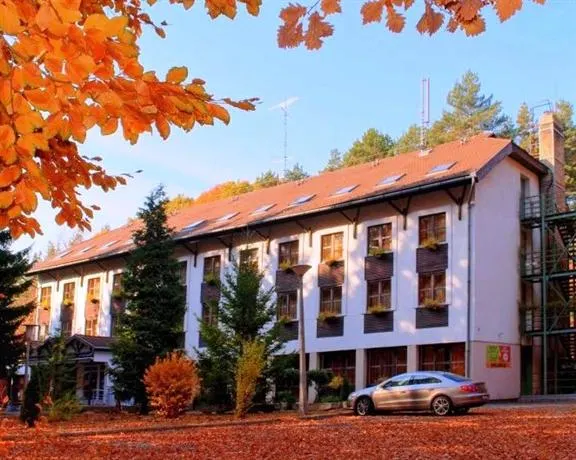 Salgo Hotel - Image 1