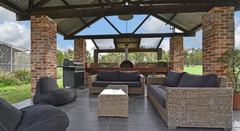 Kelman Cottage - tucked away with pool + native wildlife - Image 1