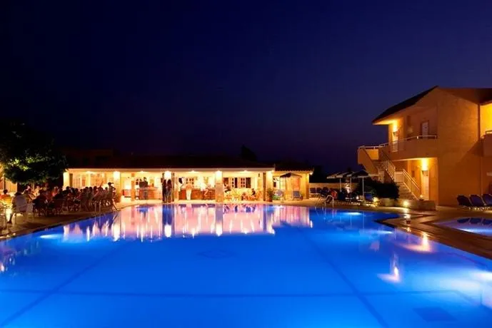Lavris Bungalows - Image 1