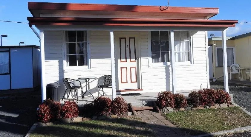 Moomba Holiday & Caravan Park - Image 1
