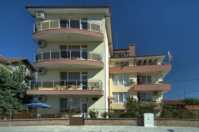 Guesthouse Petrovi - Image 1