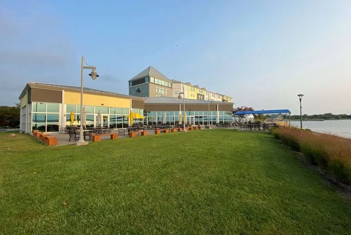 Ramada Geneva Lakefront - Image 1