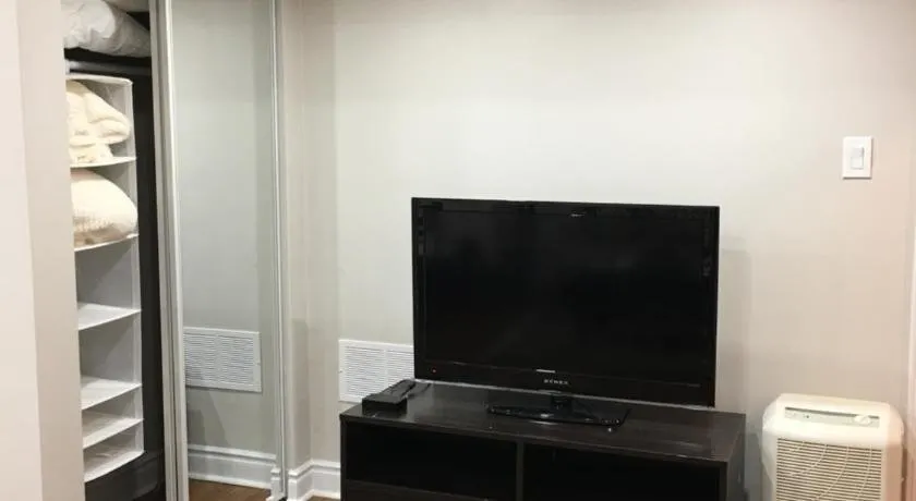 Clean, Beautiful & Modern 2 bedroom apartment - Image 1