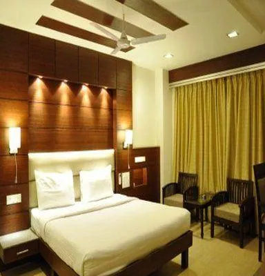 FabHotel Tryfena East of Kailash - Image 1