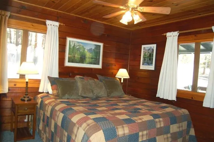 RedAwning Cabin 73 Walk-A-Bout - Image 1