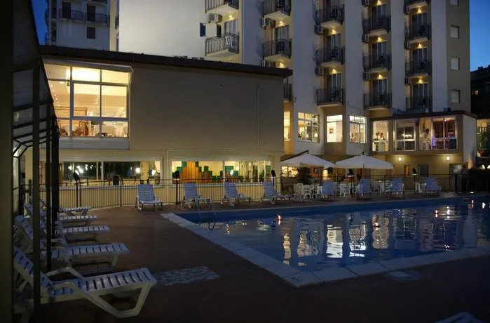 Hotel Plaza - Image 1