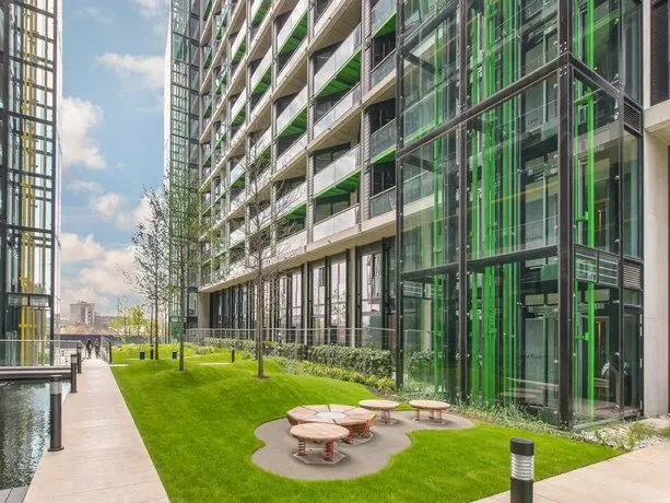 Riverlight Quay Modern 2 bed flat - Image 1