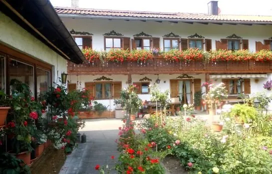 Hubertushof Gästehaus - Image 1