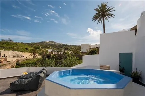 Four Seasons Mansion - Image 1