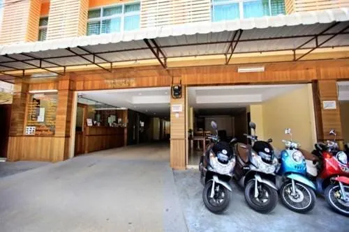 Phrom Charoen Hotel - Image 1