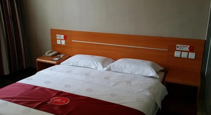 Thank Inn Plus Hotel lvliang Lin County Taihe North Road - Image 1