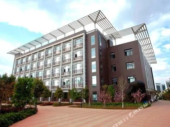 Chuntian Wenti Huiguan Hotel - Image 1