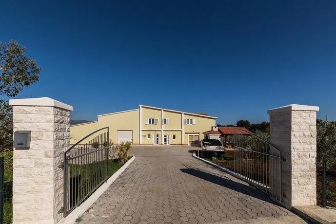 Villa Alessandra Kastel Stafilic - Image 1
