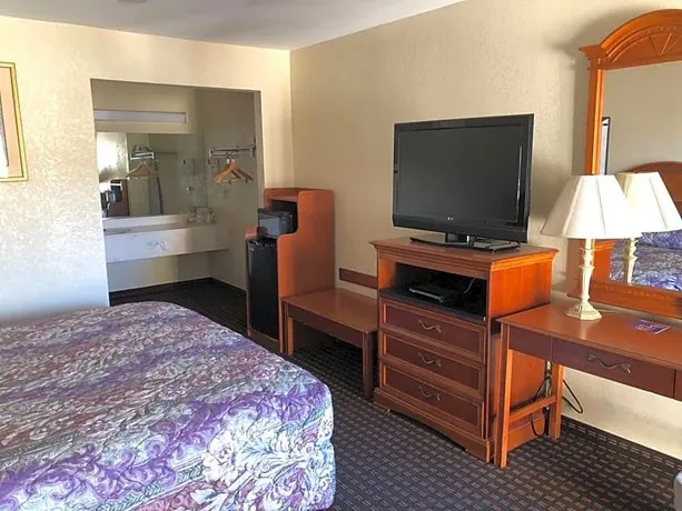 Airport Inn Motel Richmond - Image 1