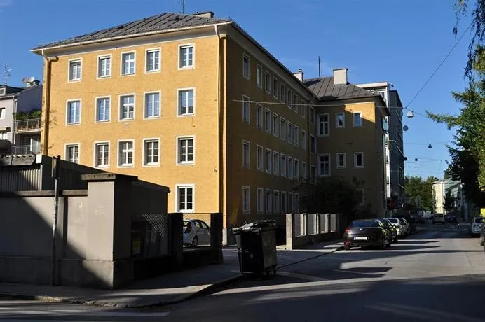 Jutta Deluxe Classic Apartment - Image 1