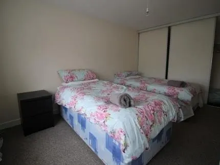 2 Bedroom Cottage In Cardiff - Image 1