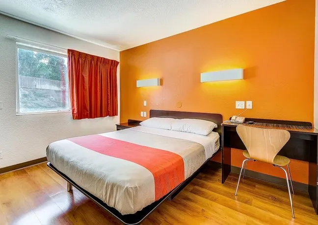 Motel 6 Denver-Thornton - Image 1