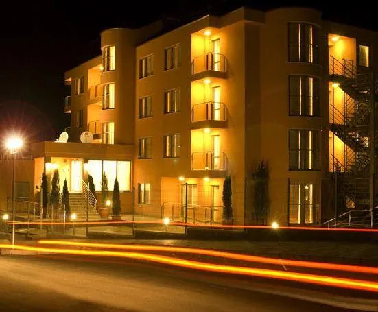 Neven Hotel - Image 1