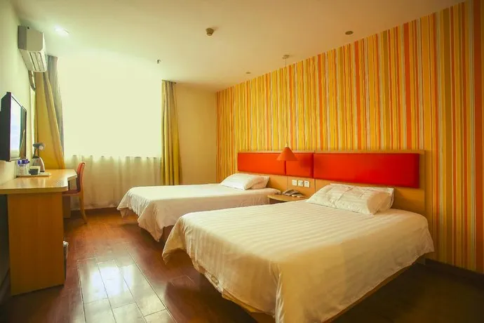 Home Inn - Paibo Yun Hotel - Guangzhou Nanshadagang - Image 1