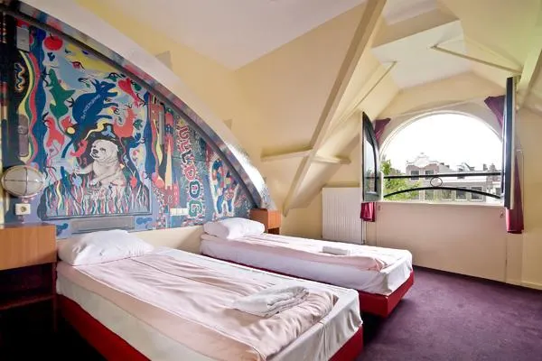 The Bulldog Hotel - Image 1
