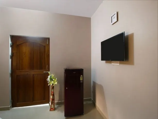 OYO 23077 Home Elegant Studio Majorda - Image 1
