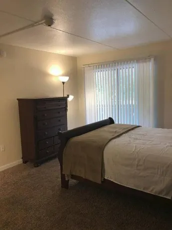 Check it out! 2 BR/ 1 B Apt very close to 1-24 - Image 1