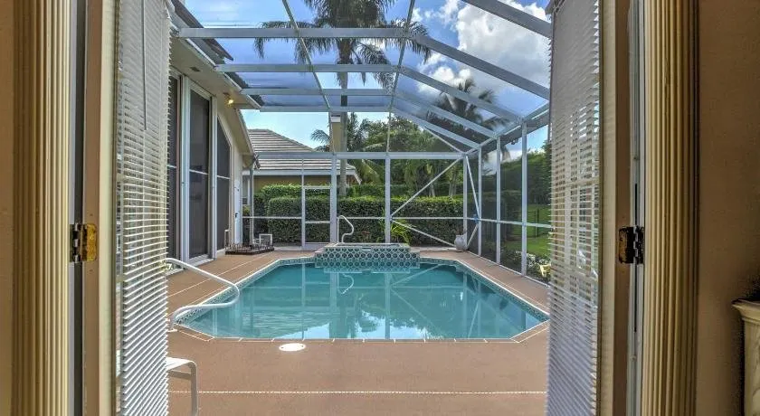 Stylish Palm Beach Gardens Apartment w/Pvt Pool - Image 1