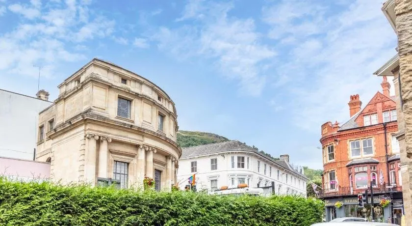 Club Chambers, Malvern - Guest Homes - Image 1