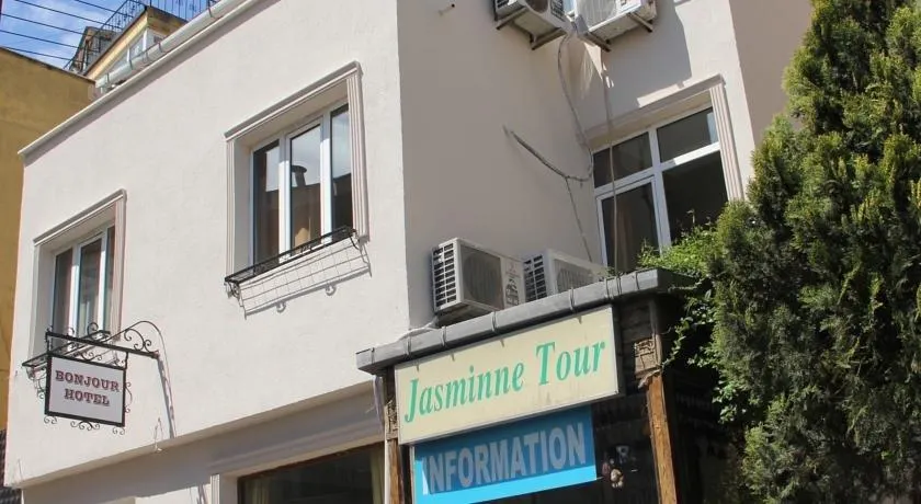 Bonjour Guest House - Image 1