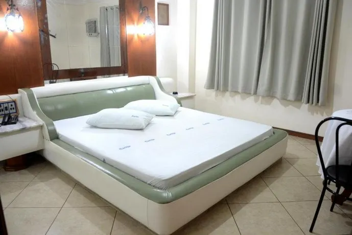 Caricia Hotel - Image 1