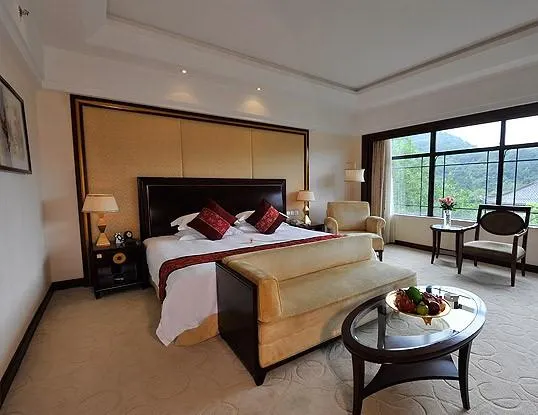 Deefly Zhejiang Hotel - Image 1