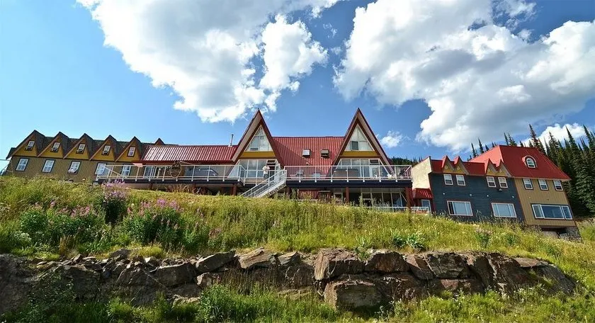 The Pinnacles Suite Hotel - Image 1