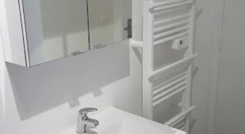 Appartement T1 Central Pour Cures Courts Sejours - Image 1
