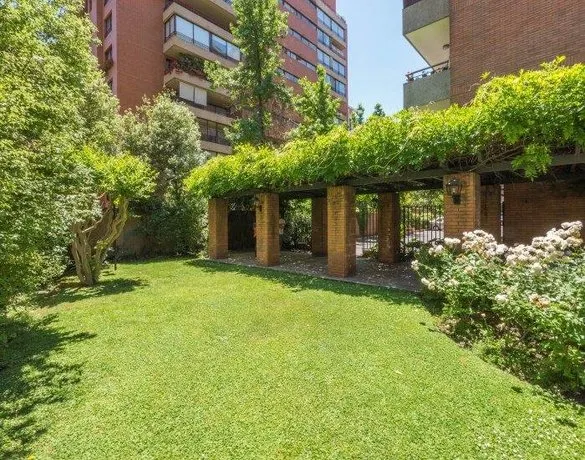 Golf Club Neighborhood Las Condes - Image 1