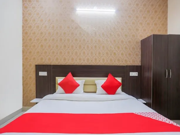 Hotel Moon Valley by OYO Rooms - Image 1