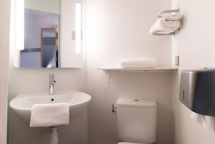 B&B HOTEL AVIGNON (2) - Image 1