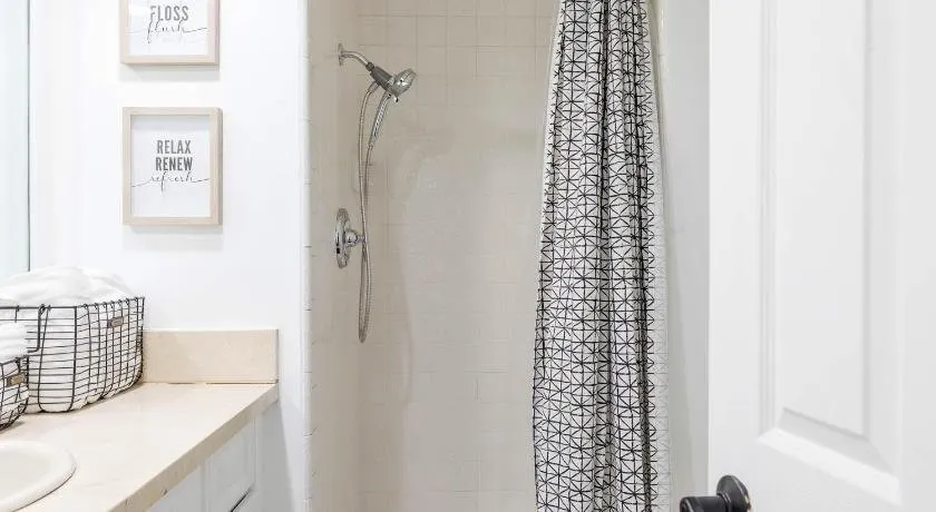 Spacious Guest Studio with Private Entry - Image 1