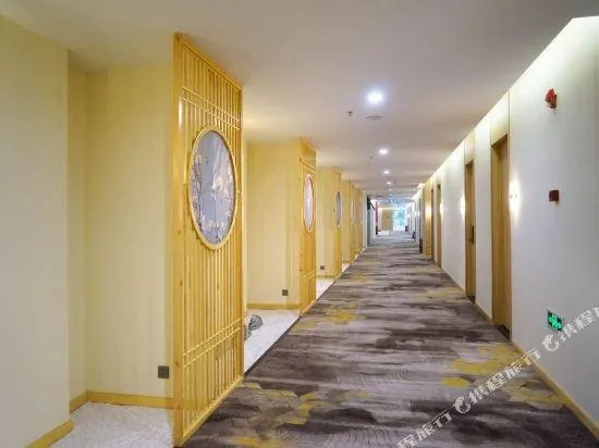 Huixin Holiday Hotel - Image 1