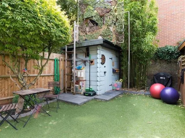 Veeve 3 Bed House On Sunderland Road South Ealing - Image 1