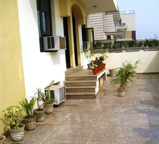 Hotel Royal Residency - Image 1