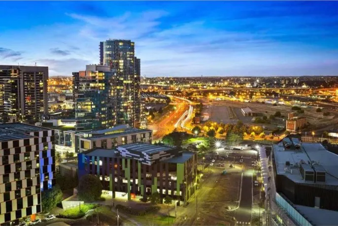Marvel Stadium Views 2BR, Parking, Pool & Gym - Image 1